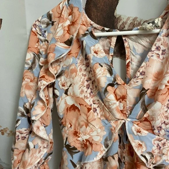 XS romper​​​​​​ - Picture 2 of 9